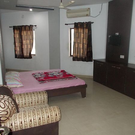 Hotel Rudraksh Virani Екстериор снимка