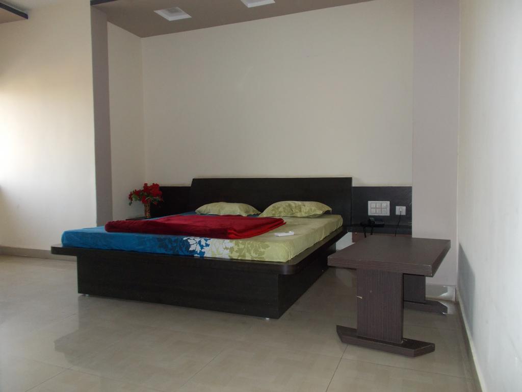 Hotel Rudraksh Virani Екстериор снимка