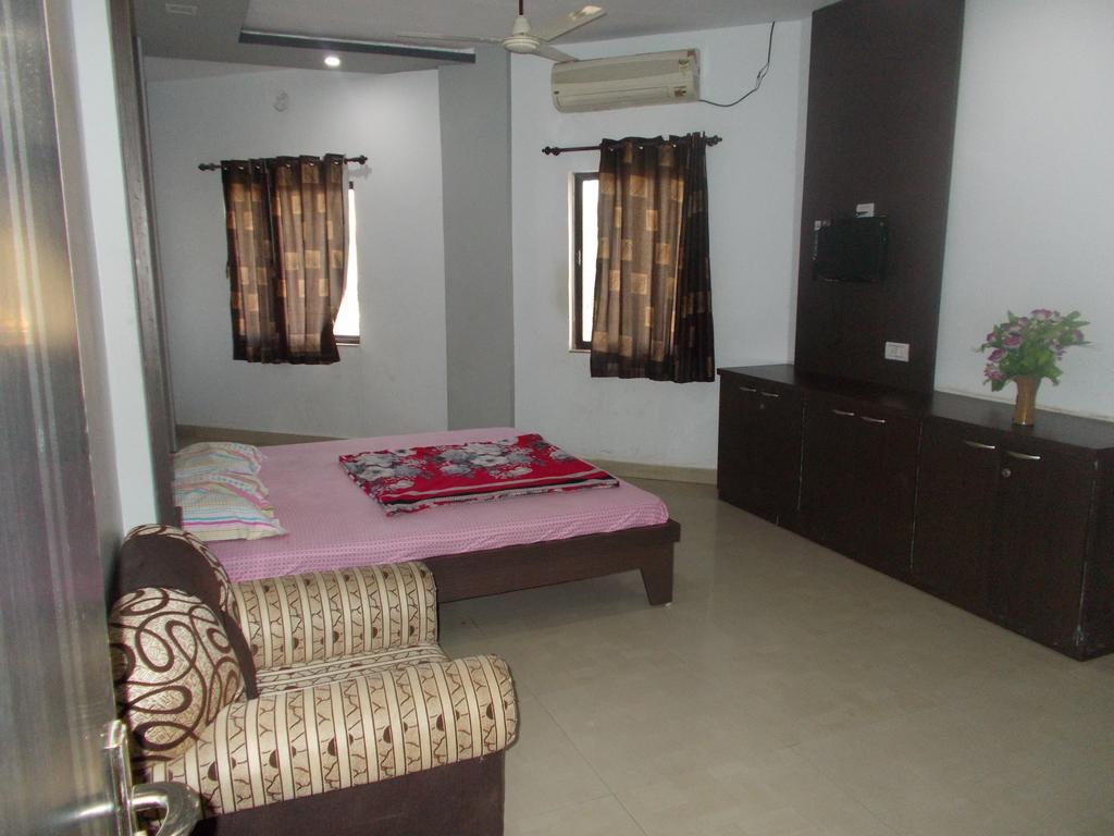 Hotel Rudraksh Virani Екстериор снимка