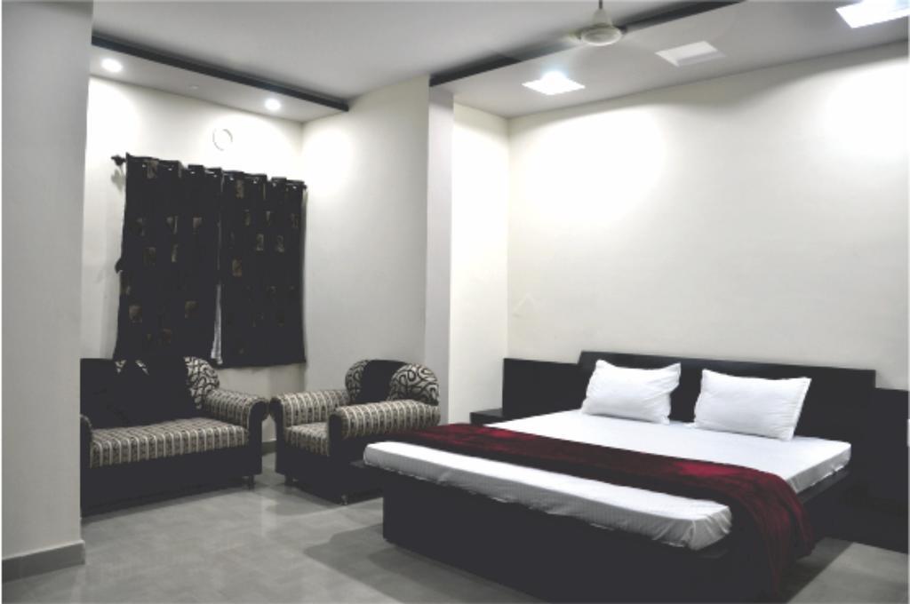 Hotel Rudraksh Virani Екстериор снимка